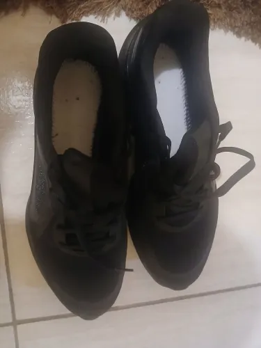 Vendo tênis nike usado apenas uma vez ! Não dá no meu pé . O tênis é original!!