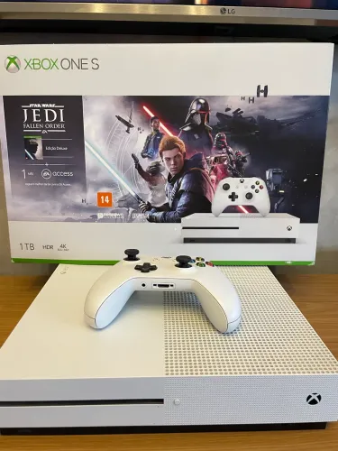 XBOX One S - 1TB - pouco uso