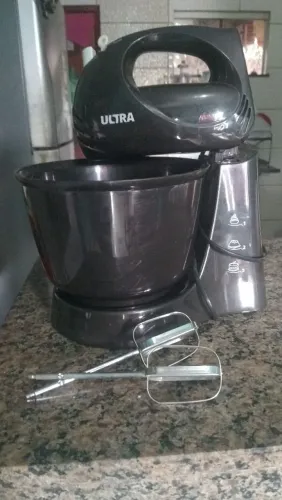 VENDO BATEDEIRA ELÉTRICA ULTRA MONDIAL 3 VELOCIDADES SEMINOVA