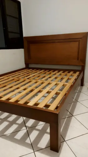 Cama Cama Queen de madeira maciça! Super conservada