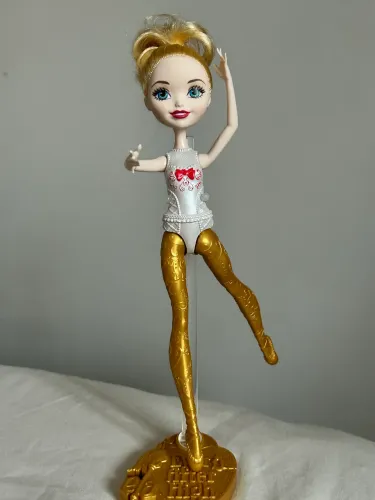 Boneca Ever After High - Apple White Bailarina
