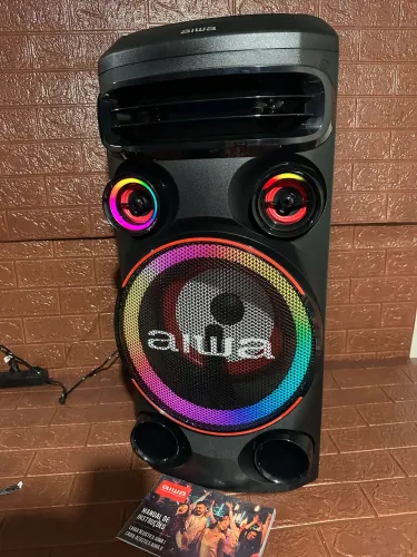 Caixa de som torre aiwa