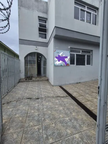 Vende- se clínica veterinária,/ passa o ponto