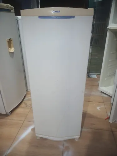 Vendo geladeira consul usada bem conservada completa funcionando livre pra teste entrego