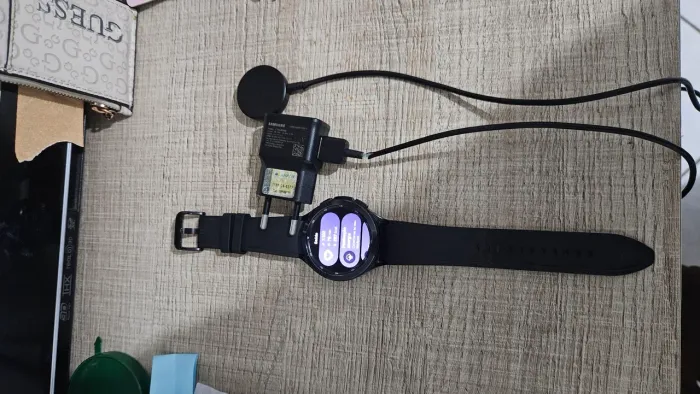 Samsung Galaxy Watch 4 - Excelente Estado com Carregador Original