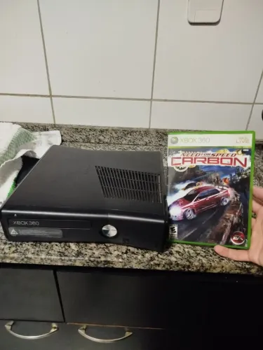 Xbox 360 desbloqueado + need for speed carbom + um conjunto de pilha