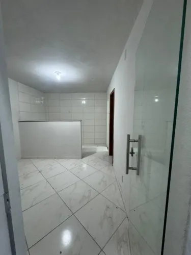 Excelente Barracão de 01 Quarto com GARAGEM no Bairro Industrial!
