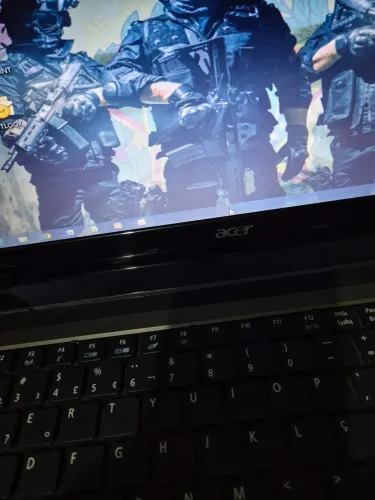 Vende-se notbook ACER, ele está com Defeito: só carrega na tomada e pega teclado por fora