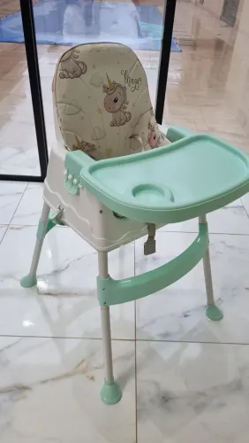 CADEIRINHA DE ALIMENTAÇÃO IMPECÁVEL