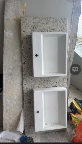 Vendo essa linda pia da marca deca e si preferi o móvel também disponível 