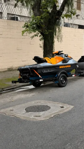 Carretinha jetski quase sem uso