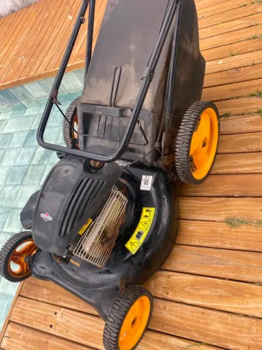 Máquina de cortar grama