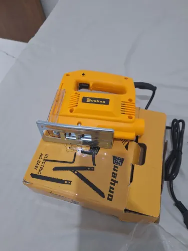Vendo serra tico-tico nova na caixa com manual e assessorio