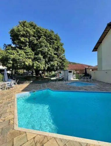 Casa com 3 Quartos Em Condomínio Fechado á Venda