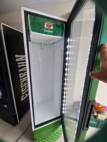 Geladeira expositora slim