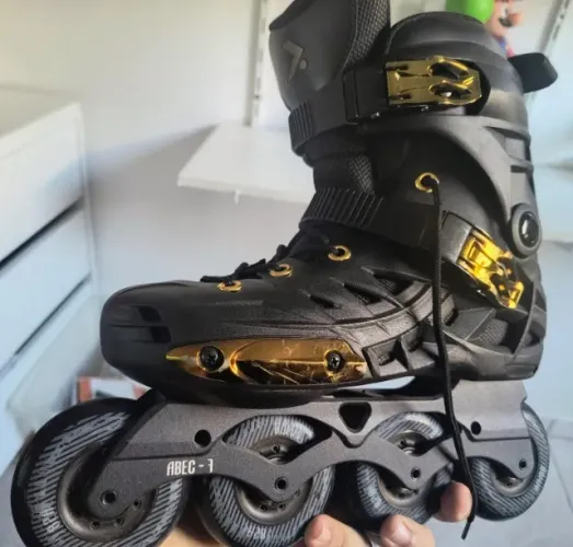 Patins Oxer Darkness Gold In Line Freestyle Abec 7