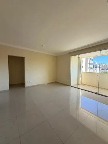 Imóvel para aluguel possui 90 metros quadrados com 3 quartos em Castelo - Belo Horizonte -