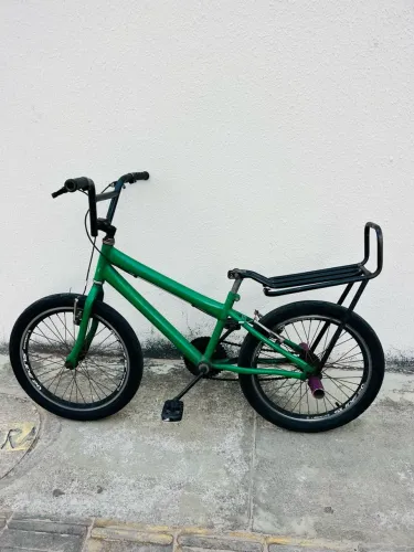 Bicicleta aro 20 montadinha