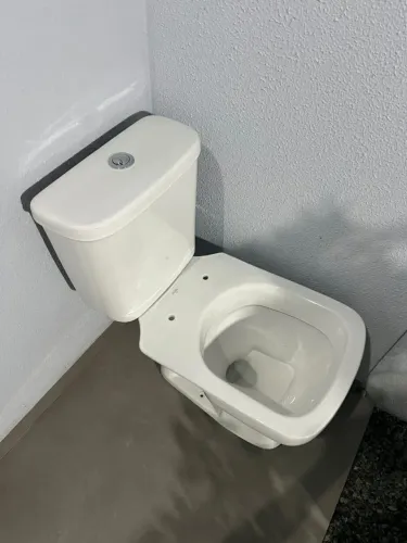 Vaso Sanitário Fiori Lírio com Caixa Acoplada Branca Nunca Usada
