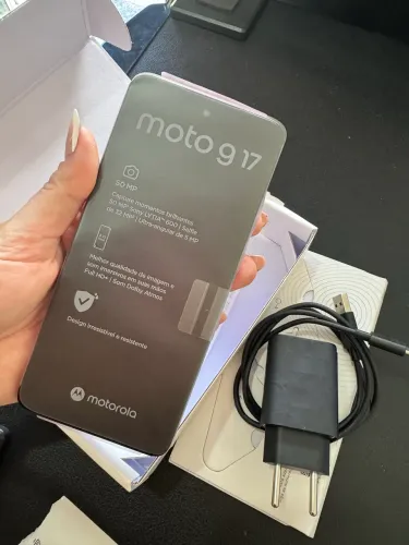 VENDE-SE MOTO G17 ROSA NOVO NA CAIXA