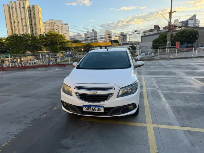 Chevrolet Onix Hatch LTZ 1.4 8V Flex Power Aut. 4P 2014