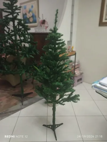 Vendo arvore de Natal pequena (aprox. 1,50 m)