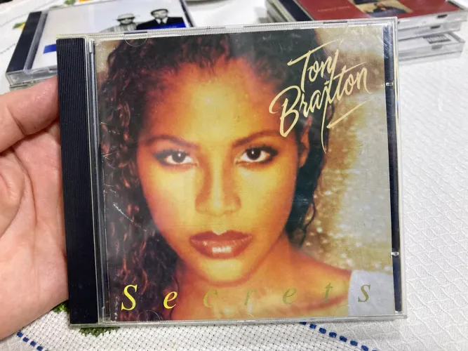 CD Tony Braxton Secrets