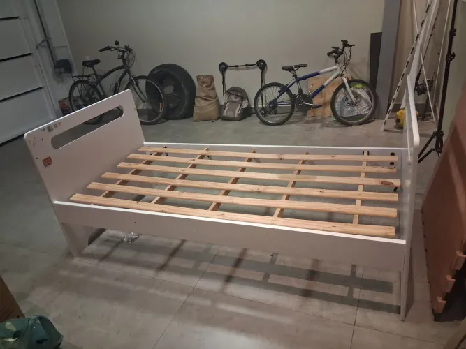 Vende se cama de solteiro