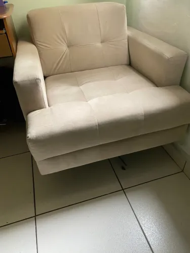 2 Poltronas Estofadas em Suede e Pés giratórios 