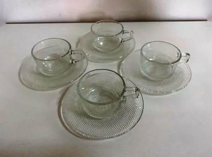 4 mini xícaras de vidro