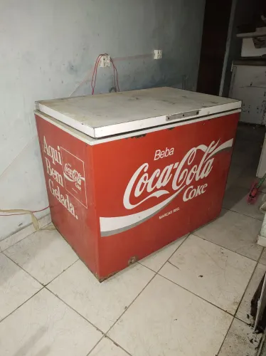 Freezer antigo da coca cola