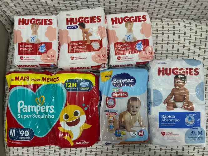 Pra sair logo Kit pacotões de fraldas tamanho M