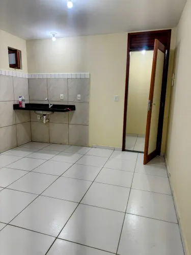 Kitnets perto do Natal Shopping (620 e 670 reais).