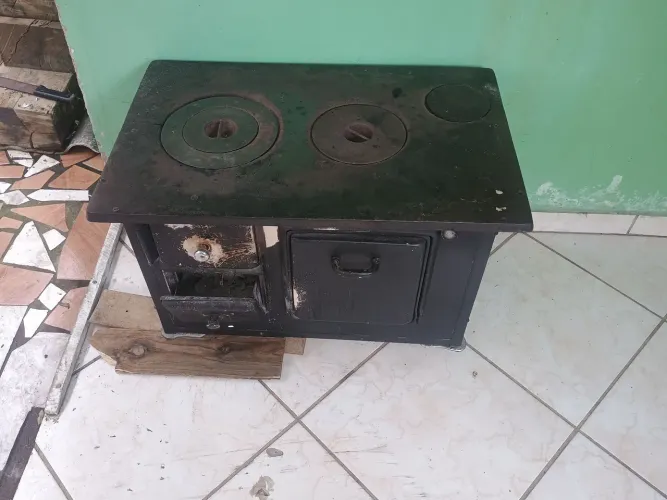 Fogão a lenha usado. Para vc que está passando frio e nao tem como comprar um novo