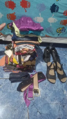 Lote feminino com peças no tamanho P/M conservadas e semi-novas