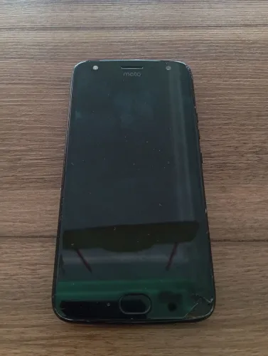 Vendo Motorola G5S funcionando normalmente. O aparelho liga,carrega e está pronto para uso