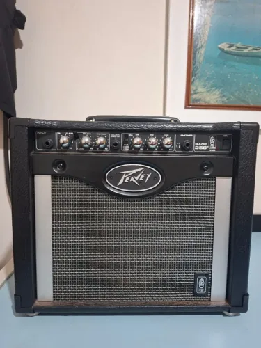 Amplificador Peavey Rage 258