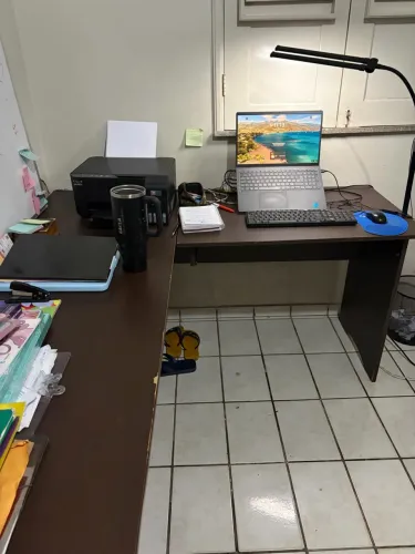 Mesa de escritório em L