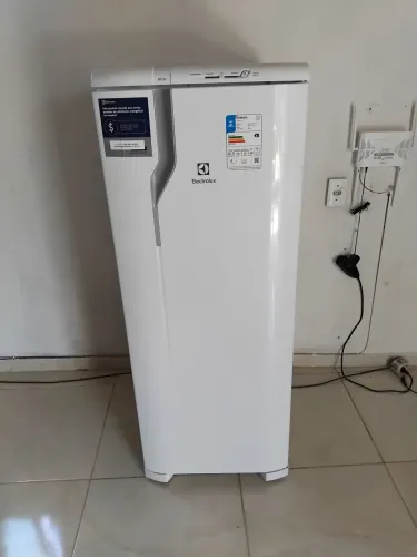 Geladeira Electrolux gelo seco 280L