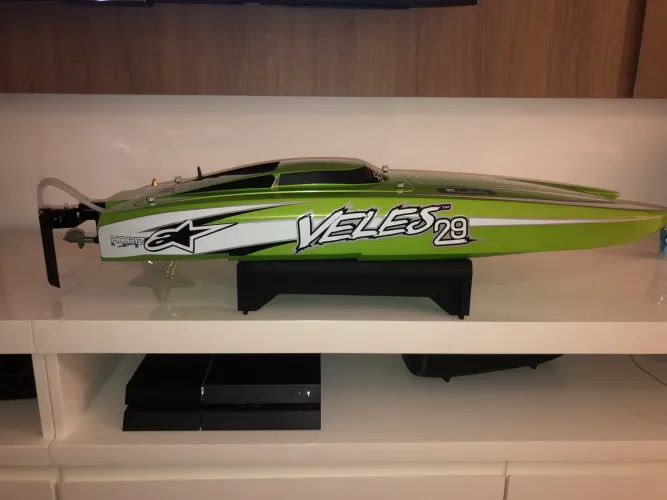 Pro Boat Veles 29 Brushless RTR + Turnigy 4x6 Charger Profissional