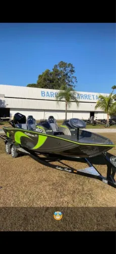 Barco com apenas 26 hrs . Barco para pessoas exigentes.