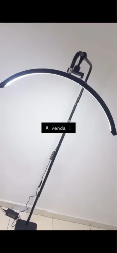 Luminária meia lua na cor preta Nova!