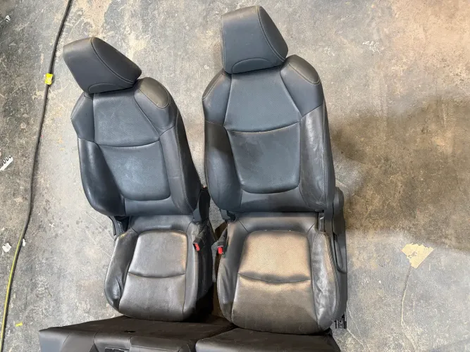 Banco dianteiro em COURO Toyota Corolla 2020/2021
