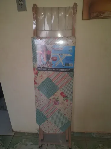 Tábua de passar roupa novo.