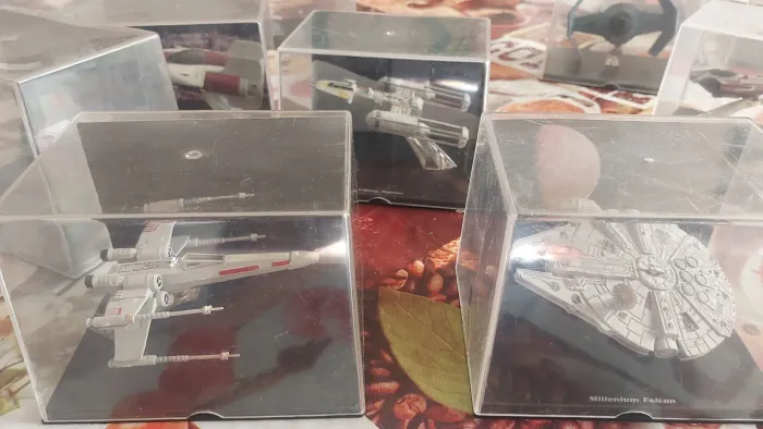 Lote Star Wars Planeta De Agostini 19 naves. Millinium Falcon é X Wing lacradas fasciculos
