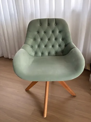 Poltrona giratória verde água