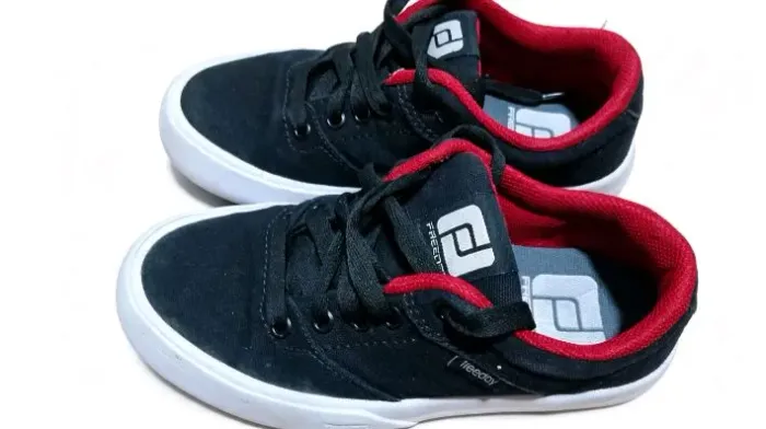Tênis Freeday Flip Eco (Preto/Vermelho/Branco).
