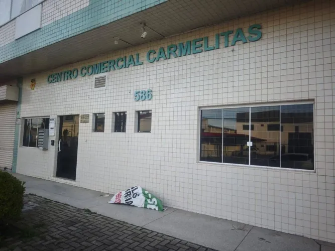 Sala Comercial com 57 m², aluguel de R$ 2.100 + Seguradoras - Hauer, Curitiba (PR)