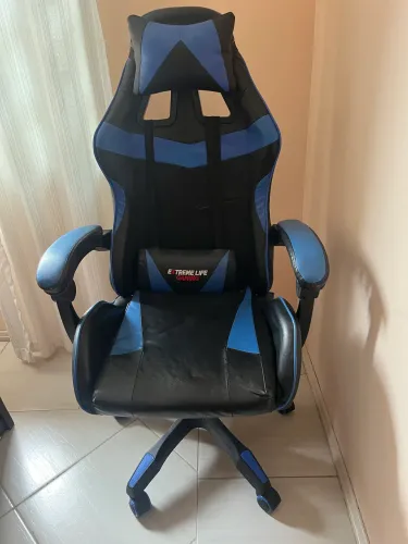 Cadeira Gamer preta com azul