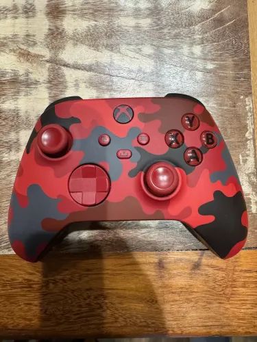 Controle Xbox vermelho
